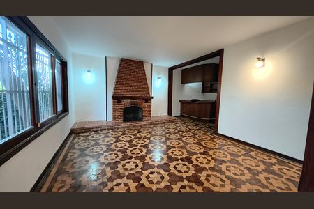 Casa à venda com 225m², 4 quartos e 3 vagas Casa à venda com 225m², 4 quartos e 3 vagasSala