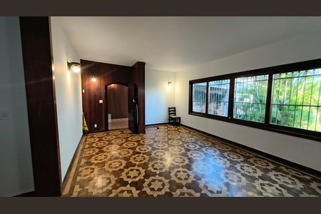 Casa à venda com 225m², 4 quartos e 3 vagas Casa à venda com 225m², 4 quartos e 3 vagasSala