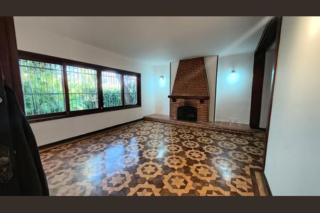 Casa à venda com 225m², 4 quartos e 3 vagas Casa à venda com 225m², 4 quartos e 3 vagasSala