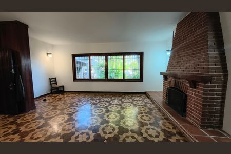 Casa à venda com 225m², 4 quartos e 3 vagas Casa à venda com 225m², 4 quartos e 3 vagasSala