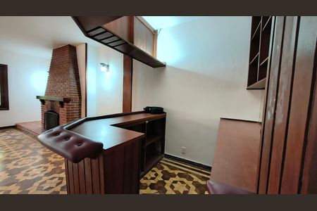 Casa à venda com 225m², 4 quartos e 3 vagas Casa à venda com 225m², 4 quartos e 3 vagasSala