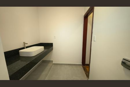 Casa à venda com 225m², 4 quartos e 3 vagas Casa à venda com 225m², 4 quartos e 3 vagasBanheiro da Suíte