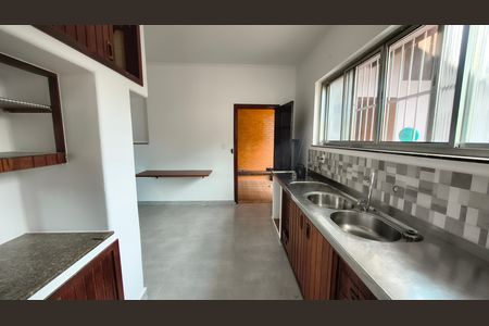 Casa à venda com 225m², 4 quartos e 3 vagas Casa à venda com 225m², 4 quartos e 3 vagasCozinha