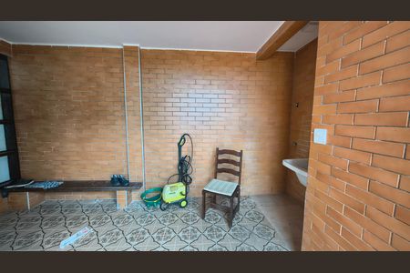 Casa à venda com 225m², 4 quartos e 3 vagas Casa à venda com 225m², 4 quartos e 3 vagasÁrea de Serviço