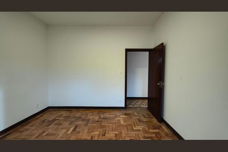 Casa à venda com 225m², 4 quartos e 3 vagas Casa à venda com 225m², 4 quartos e 3 vagasQuarto 1
