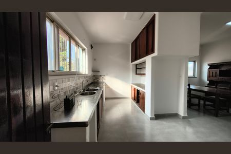 Casa à venda com 225m², 4 quartos e 3 vagas Casa à venda com 225m², 4 quartos e 3 vagasCozinha