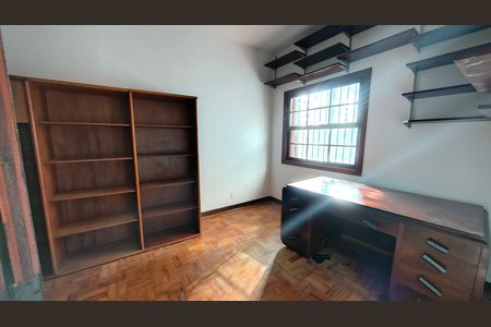 Casa à venda com 225m², 4 quartos e 3 vagas Casa à venda com 225m², 4 quartos e 3 vagasQuarto 2