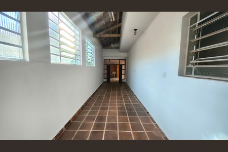 Casa à venda com 225m², 4 quartos e 3 vagas Casa à venda com 225m², 4 quartos e 3 vagasÁrea de Serviço