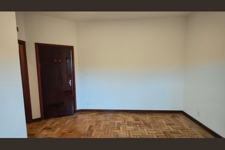Casa à venda com 225m², 4 quartos e 3 vagas Casa à venda com 225m², 4 quartos e 3 vagasSuíte