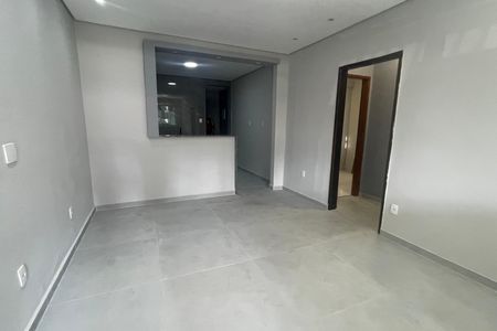 Sala de casa para alugar com 2 quartos, 90m² em Jardim Vinte E Cinco de Agosto, Duque de Caxias