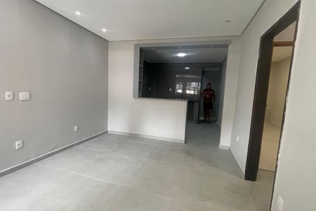 Sala de casa para alugar com 2 quartos, 90m² em Jardim Vinte E Cinco de Agosto, Duque de Caxias