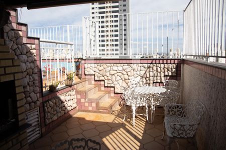 Apartamento à venda com 200m², 2 quartos e 1 vaga Apartamento à venda com 200m², 2 quartos e 1 vagaVaranda