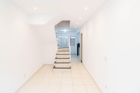 Casa para alugar com 80m², 3 quartos e 1 vaga Casa para alugar com 80m², 3 quartos e 1 vagaSala