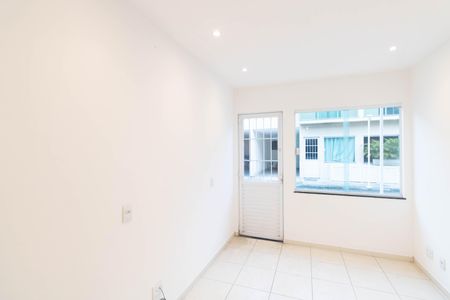 Casa para alugar com 80m², 3 quartos e 1 vaga Casa para alugar com 80m², 3 quartos e 1 vagaSala