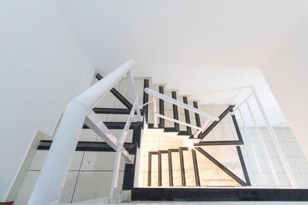 Casa para alugar com 80m², 3 quartos e 1 vaga Casa para alugar com 80m², 3 quartos e 1 vagaEscada