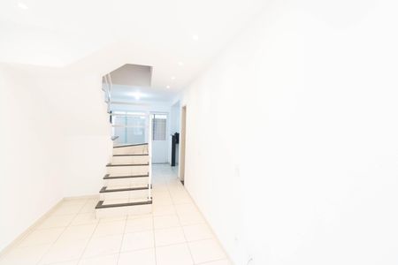Casa para alugar com 80m², 3 quartos e 1 vaga Casa para alugar com 80m², 3 quartos e 1 vagaSala
