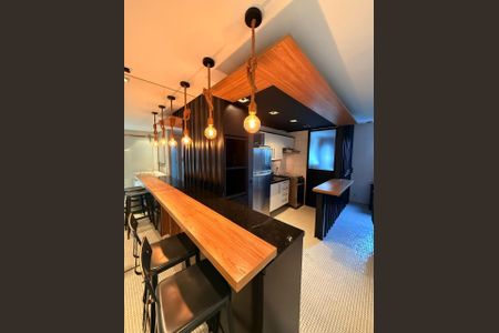 Cozinha de apartamento para alugar com 1 quarto, 55m² em Pinheiros, São Paulo