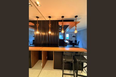 Cozinha de apartamento para alugar com 1 quarto, 55m² em Pinheiros, São Paulo