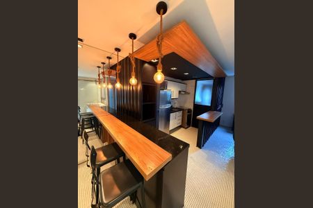 Cozinha de apartamento para alugar com 1 quarto, 55m² em Pinheiros, São Paulo