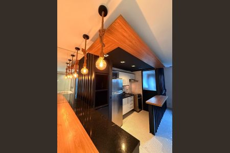 Cozinha de apartamento para alugar com 1 quarto, 55m² em Pinheiros, São Paulo