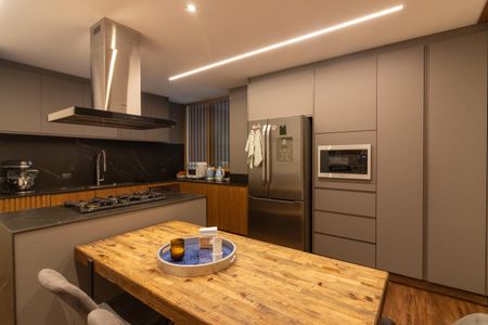 Apartamento à venda com 235m², 3 quartos e 2 vagasCozinha