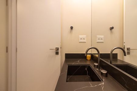 Apartamento à venda com 235m², 3 quartos e 2 vagasBanheiro da Suíte 2