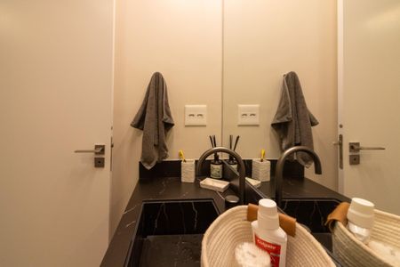 Apartamento à venda com 235m², 3 quartos e 2 vagasBanheiro da Suíte 1
