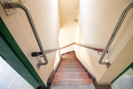 Casa para alugar com 100m², 3 quartos e 2 vagas Casa para alugar com 100m², 3 quartos e 2 vagasEscada