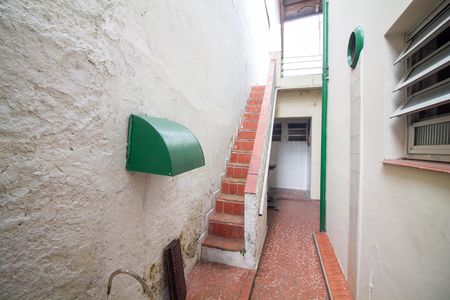 Casa para alugar com 100m², 3 quartos e 2 vagas Casa para alugar com 100m², 3 quartos e 2 vagasEscada para Varanda