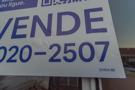 Casa de condomínio à venda com 60m², 2 quartos e 2 vagas Casa de condomínio à venda com 60m², 2 quartos e 2 vagasPlaca