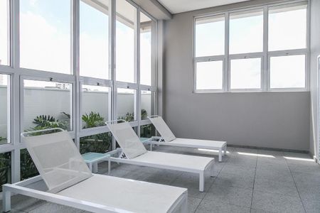 Studio à venda com 30m², 1 quarto e 1 vaga Studio à venda com 30m², 1 quarto e 1 vagaPiscina