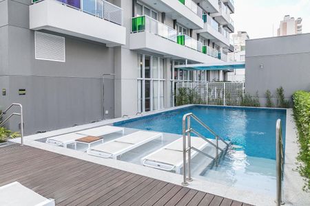 Studio à venda com 30m², 1 quarto e 1 vaga Studio à venda com 30m², 1 quarto e 1 vagaPiscina