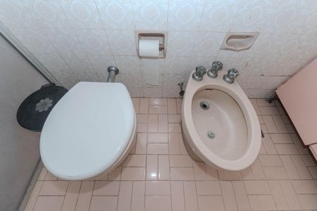 Apartamento à venda com 146m², 4 quartos e 2 vagas Apartamento à venda com 146m², 4 quartos e 2 vagasBanheiro 1