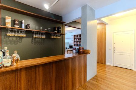 Apartamento à venda com 194m², 3 quartos e 1 vaga Apartamento à venda com 194m², 3 quartos e 1 vagaBar