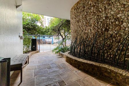 Apartamento à venda com 194m², 3 quartos e 1 vaga Apartamento à venda com 194m², 3 quartos e 1 vagaPortaria