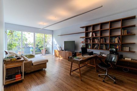 Sala de TV de apartamento à venda com 3 quartos, 194m² em Vila Buarque, São Paulo
