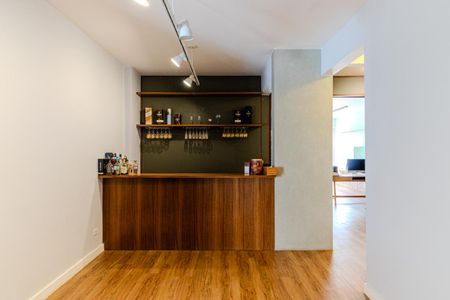 Apartamento à venda com 194m², 3 quartos e 1 vaga Apartamento à venda com 194m², 3 quartos e 1 vagaBar