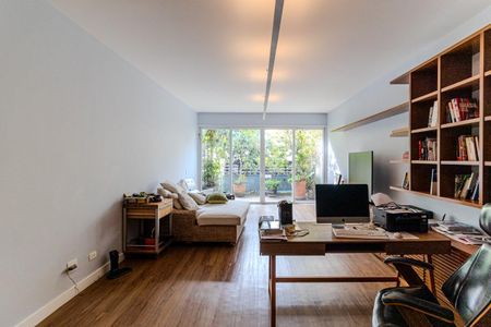 Sala de TV de apartamento à venda com 3 quartos, 194m² em Vila Buarque, São Paulo