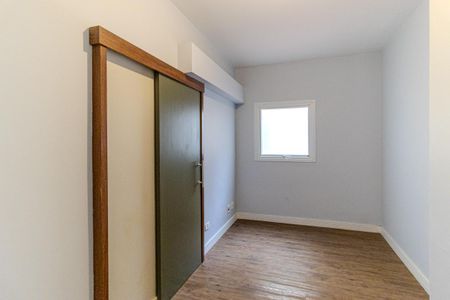 Apartamento à venda com 194m², 3 quartos e 1 vaga Apartamento à venda com 194m², 3 quartos e 1 vagaQuarto e Banheiro de Serviço