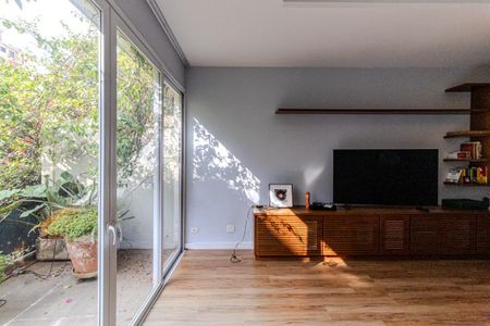 Apartamento à venda com 194m², 3 quartos e 1 vaga Apartamento à venda com 194m², 3 quartos e 1 vagaSala de TV