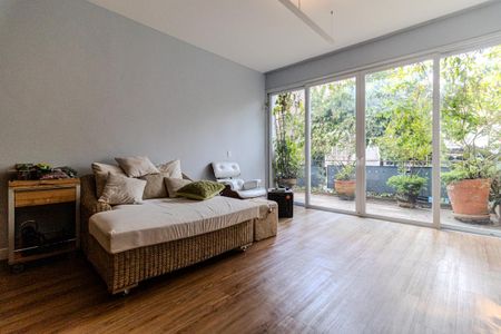 Apartamento à venda com 194m², 3 quartos e 1 vaga Apartamento à venda com 194m², 3 quartos e 1 vagaSala de TV