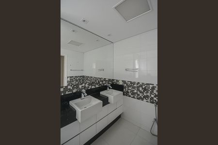 Apartamento à venda com 234m², 4 quartos e 4 vagasBanheiro da Suíte