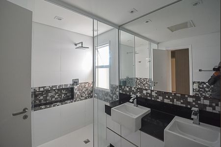 Apartamento à venda com 234m², 4 quartos e 4 vagasBanheiro da Suíte
