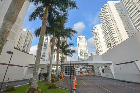 Apartamento à venda com 234m², 4 quartos e 4 vagasFachada e portaria