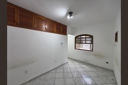 Casa para alugar com 60m², 1 quarto e sem vaga