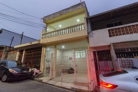 Casa para alugar com 160m², 3 quartos e 1 vaga Casa para alugar com 160m², 3 quartos e 1 vagaFachada