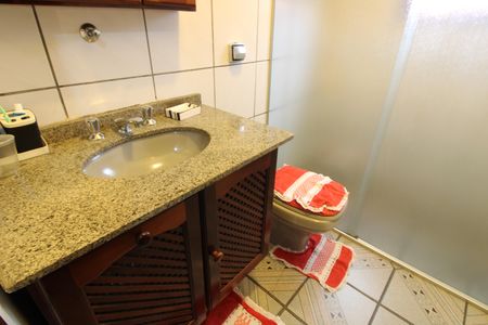 Casa à venda com 250m², 4 quartos e 2 vagasBanheiro social