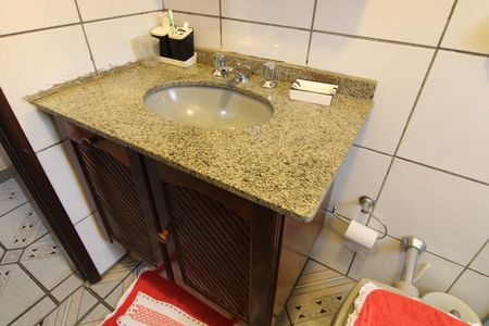Casa à venda com 250m², 4 quartos e 2 vagasBanheiro social