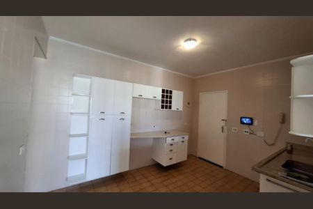 Cozinha de apartamento para alugar com 3 quartos, 150m² em Real Parque, São Paulo
