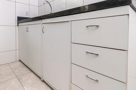 Apartamento para alugar com 45m², 2 quartos e sem vaga Apartamento para alugar com 45m², 2 quartos e sem vagaCozinha - Armários